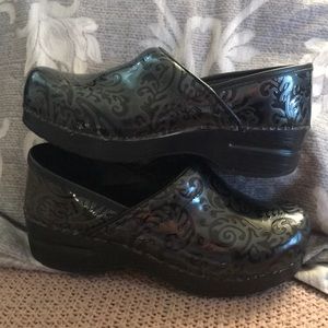 Size 37 dansko shoes